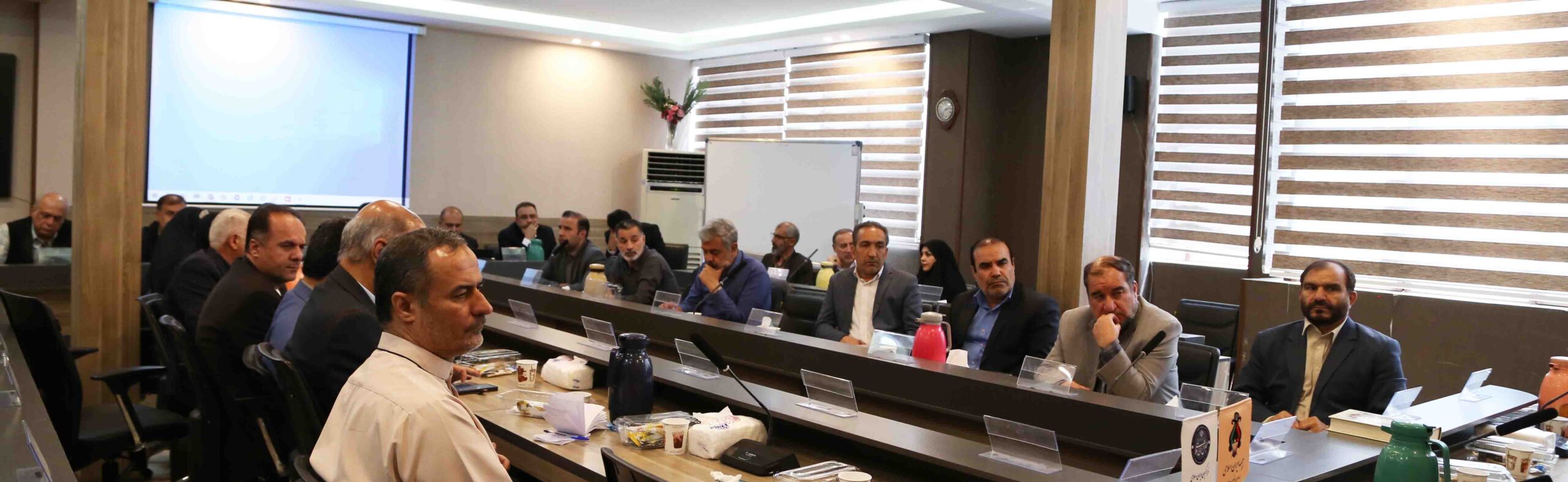 نشست دبیران استان ها در دفتر مرکزی جبهه ایران اسلامی