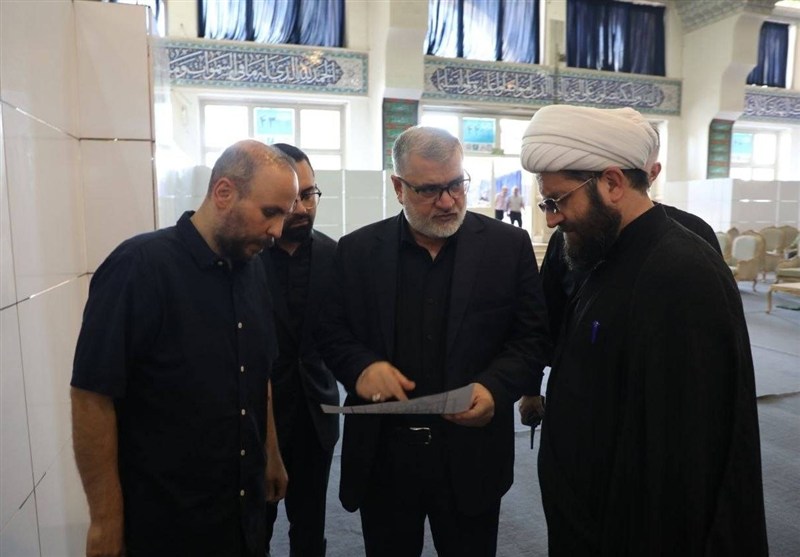 بازدید استاندار تهران از آماده سازی مصلی برای مراسم وداع با امام شهید