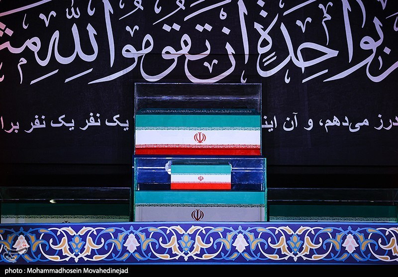 8 صبح امروز؛ اقامه نماز بر پیکر مطهر امام شهید انقلاب