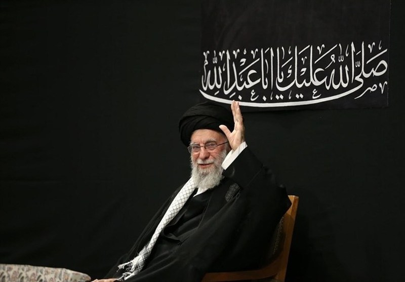 اقامه نماز بر پیکر مطهر امام شهید و خانواده ایشان