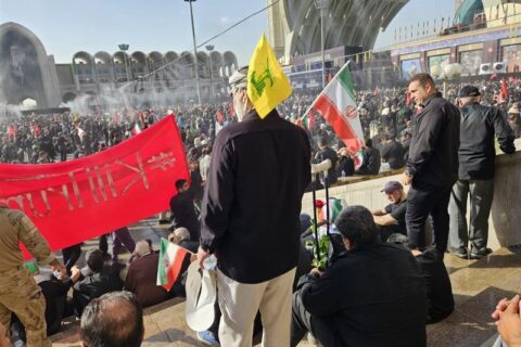 عصایی که هنوز در میدان ایستاده است