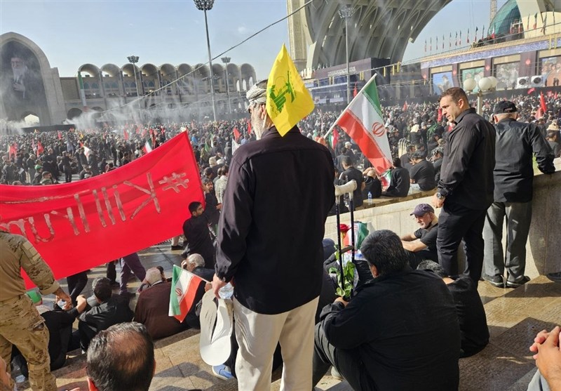 عصایی که هنوز در میدان ایستاده است
