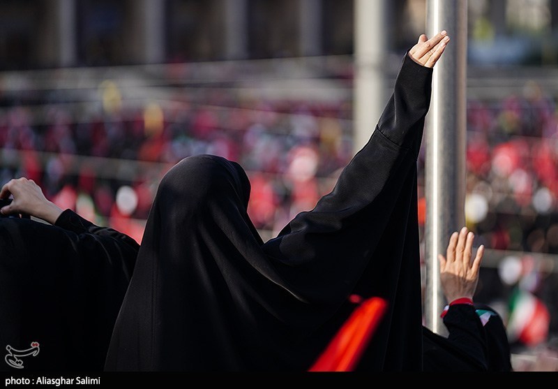مسیر انقلاب را با وحدت ادامه می‌دهیم