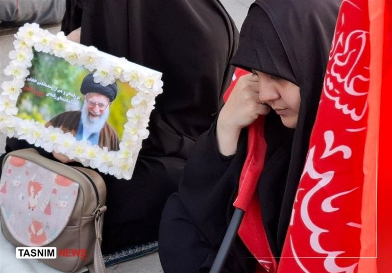 وداعِ آرام؛ گل‌ها، قاب‌ها و بغض‌های پنهان